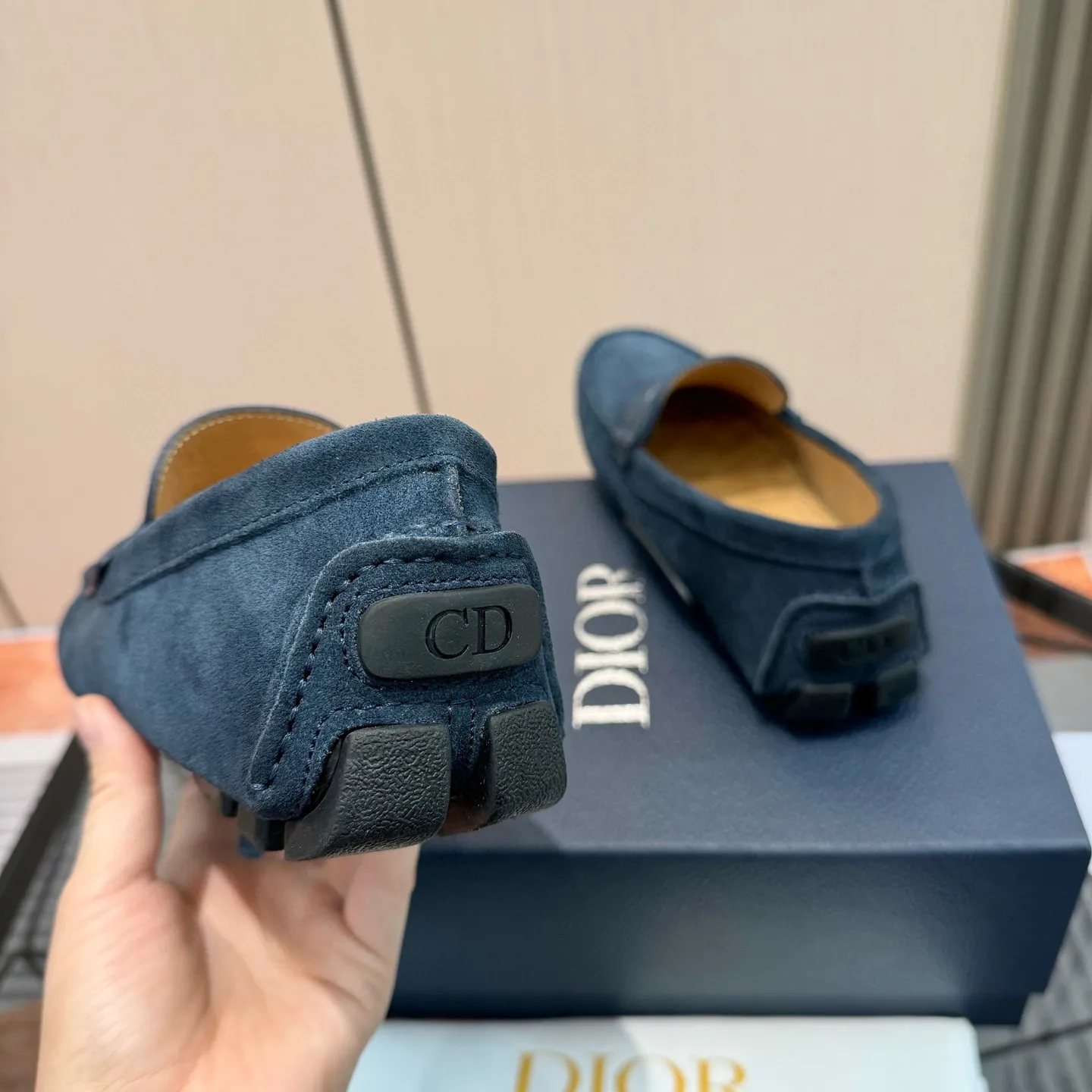 Men's shoes: 580💰 (Niu Li) (Dior Doudou shoes) Exclusive new model Official website new model The upper is made of high-quality imported calf, the color is delicate, and the luxurious texture flows. Tailor-made for exquisite men, creating a noble aura. Delicate and smooth lines. Cowhide lining. Size: 38-44, 45 customized. Outdoor driving shoes for experienced drivers🚗